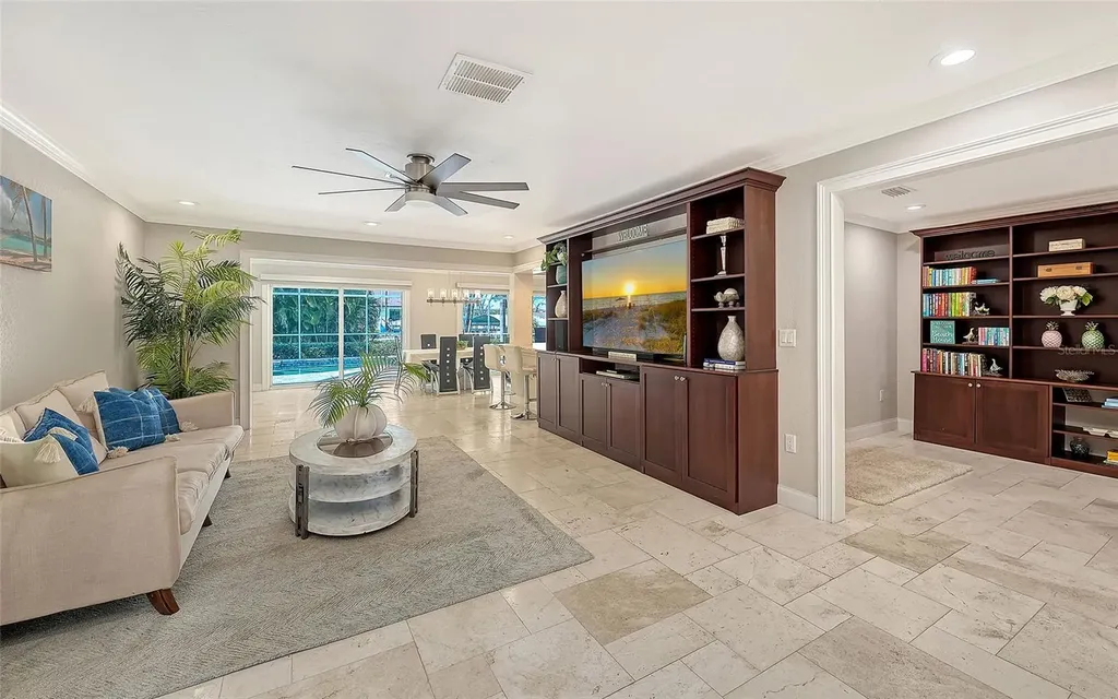 121 Holly Avenue Sarasota FL 34243