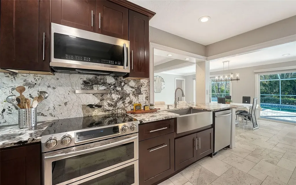 121 Holly Avenue Sarasota FL 34243