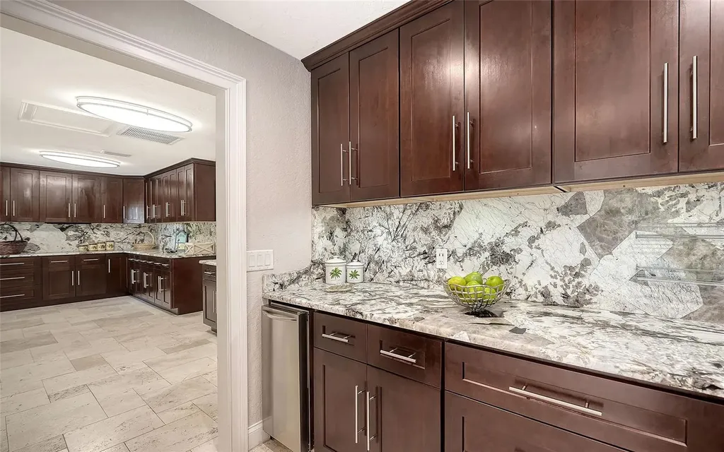 121 Holly Avenue Sarasota FL 34243