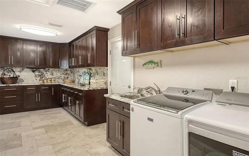 121 Holly Avenue Sarasota FL 34243