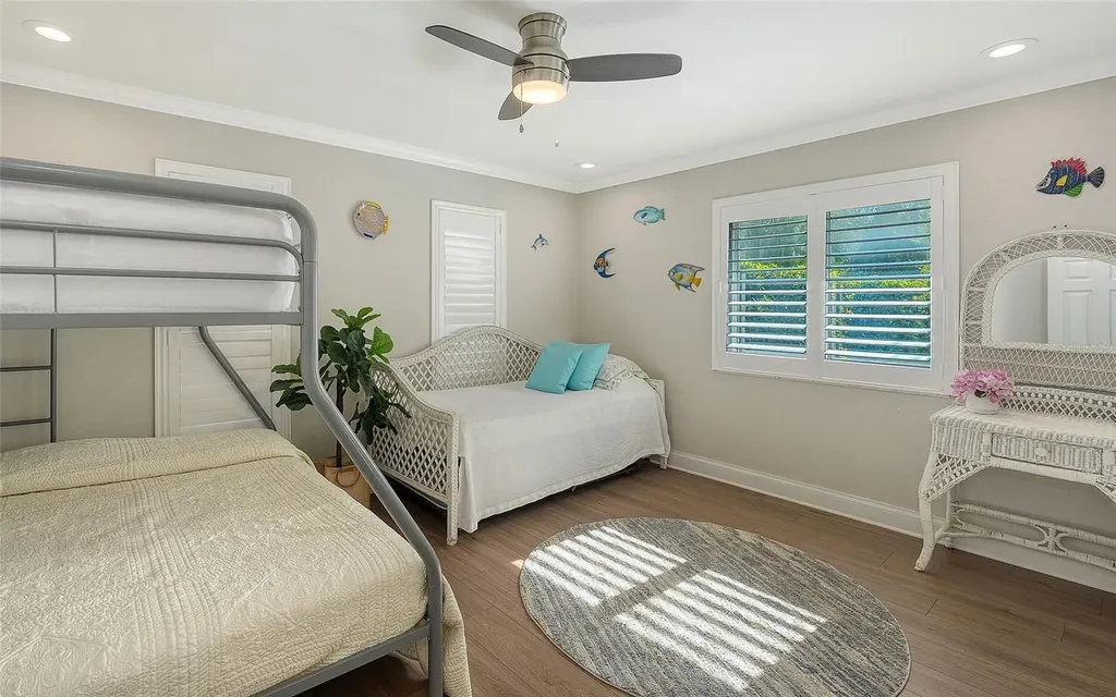 121 Holly Avenue Sarasota FL 34243