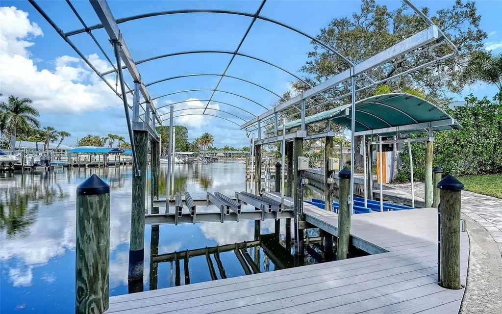 121 Holly Avenue Sarasota FL 34243