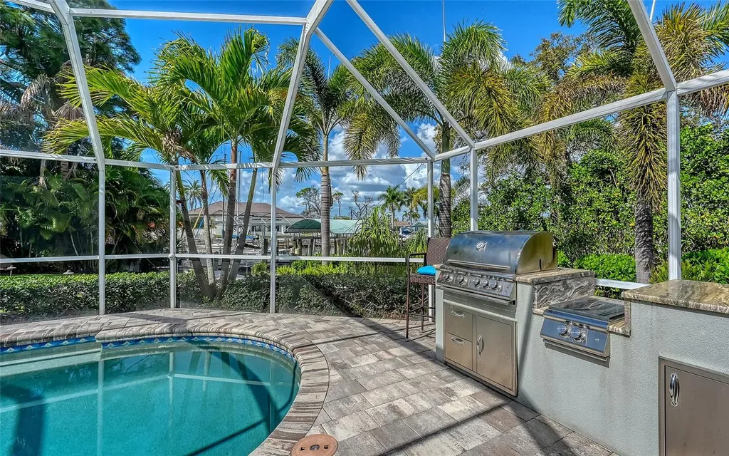 121 Holly Avenue Sarasota FL 34243
