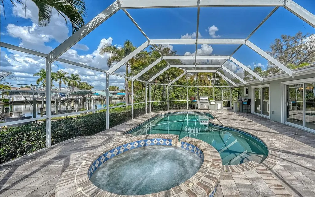 121 Holly Avenue Sarasota FL 34243