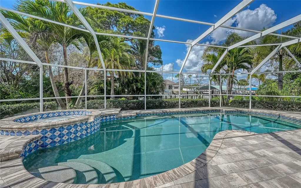 121 Holly Avenue Sarasota FL 34243