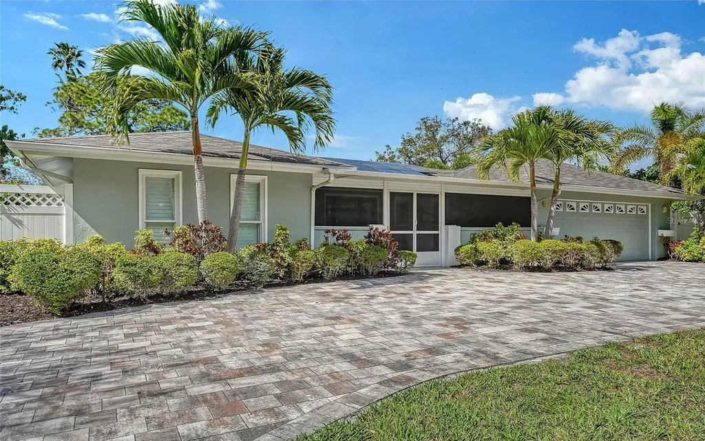 121 Holly Avenue Sarasota FL 34243