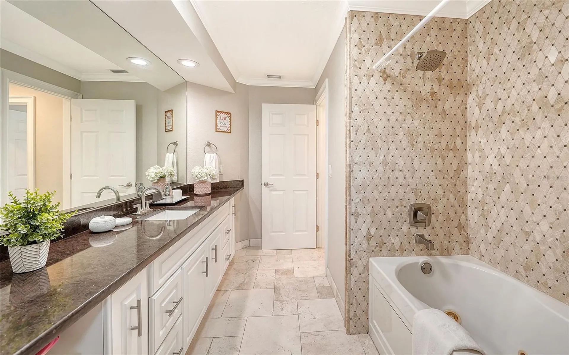 121 Holly Avenue Sarasota FL 34243
