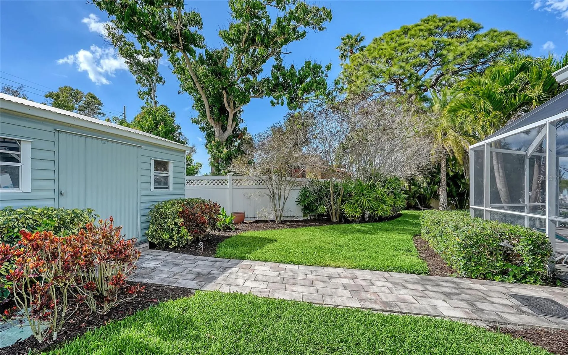 121 Holly Avenue Sarasota FL 34243