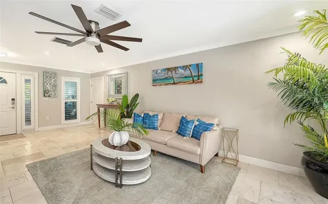 121 Holly Avenue Sarasota FL 34243