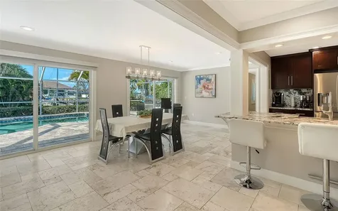 121 Holly Avenue Sarasota FL 34243