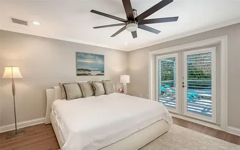 121 Holly Avenue Sarasota FL 34243