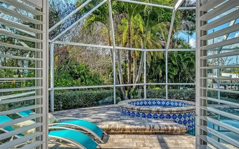121 Holly Avenue Sarasota FL 34243