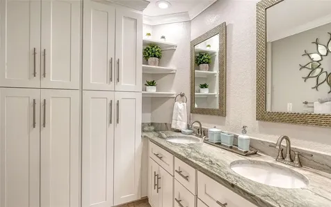 121 Holly Avenue Sarasota FL 34243