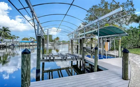 121 Holly Avenue Sarasota FL 34243