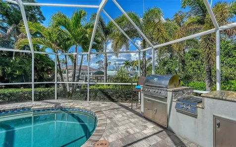 121 Holly Avenue Sarasota FL 34243