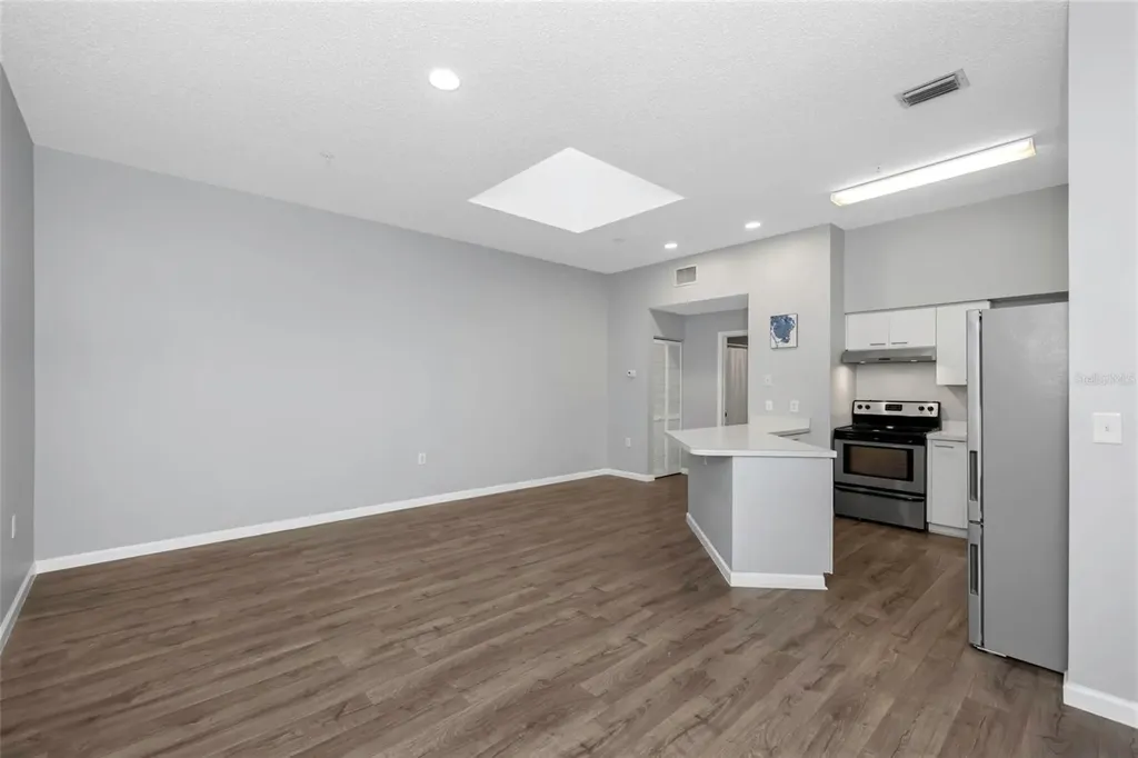 701 Mirror Lake Drive N Drive N St Petersburg FL 33701