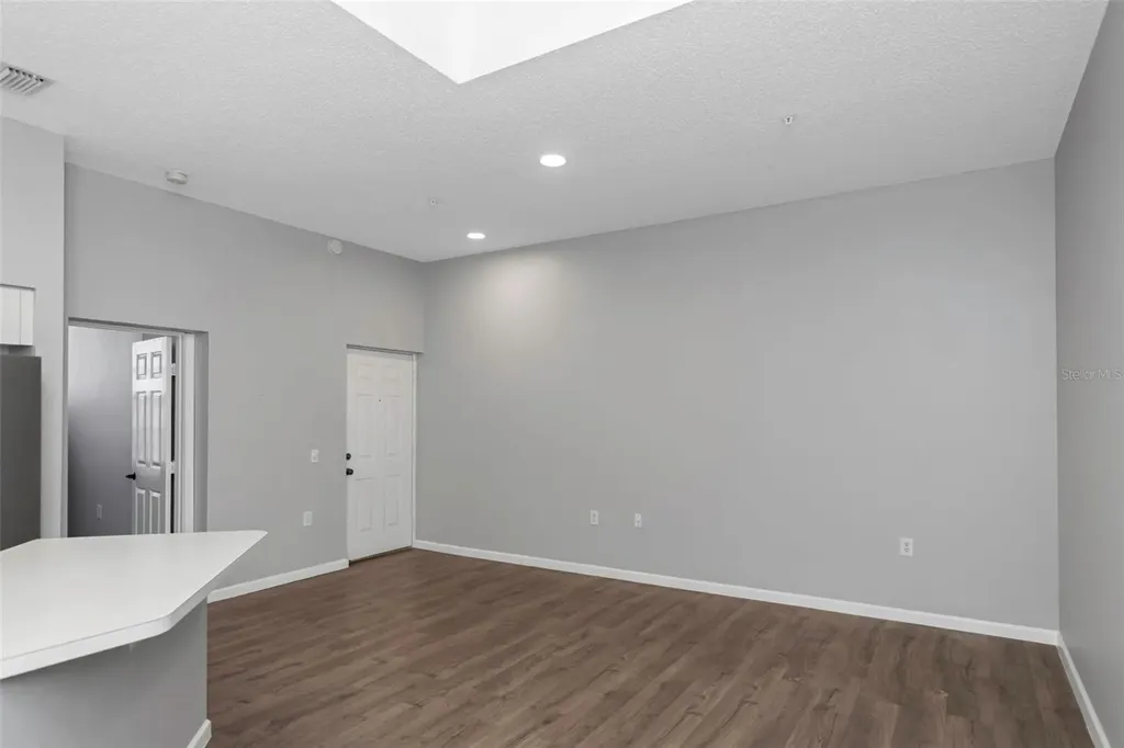701 Mirror Lake Drive N Drive N St Petersburg FL 33701