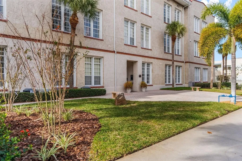 701 Mirror Lake Drive N Drive N St Petersburg FL 33701