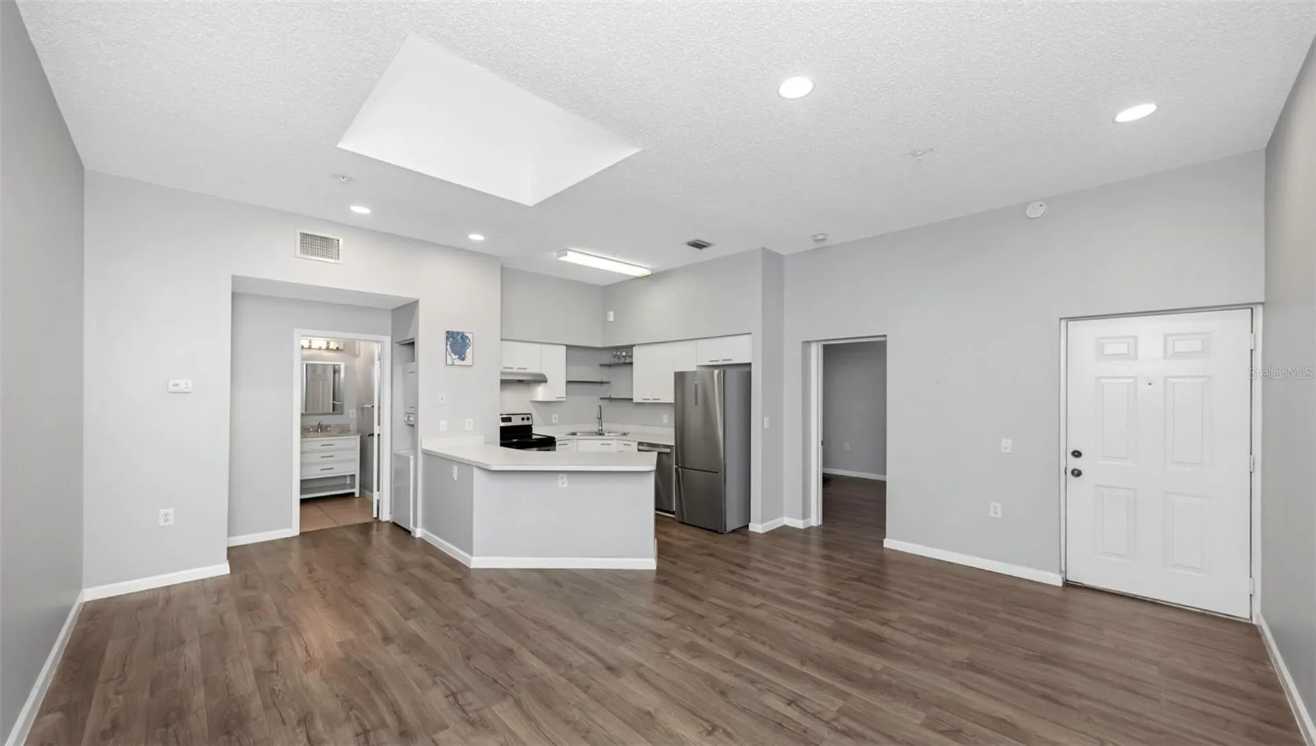 701 Mirror Lake Drive N Drive N St Petersburg FL 33701