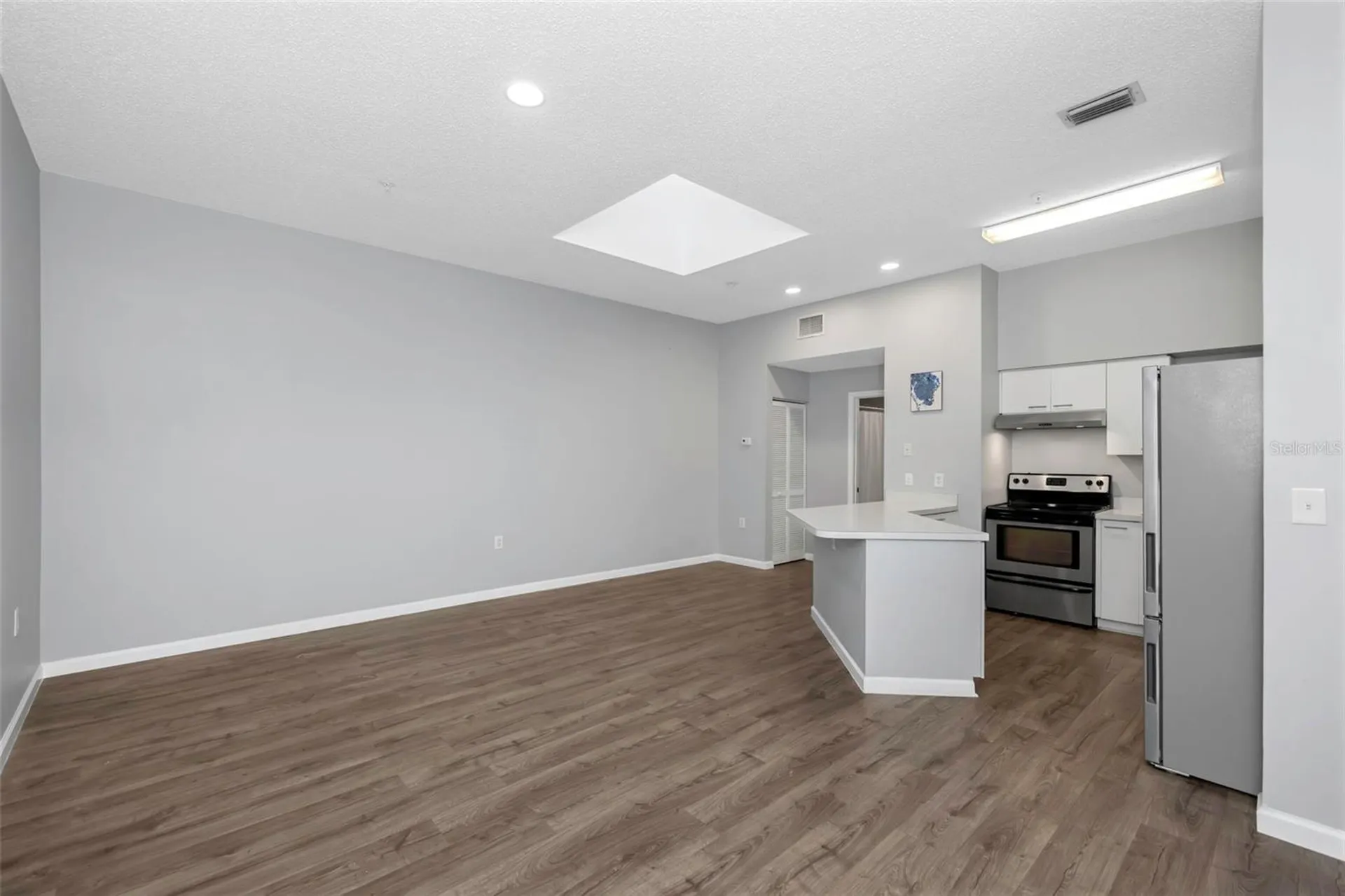 701 Mirror Lake Drive N Drive N St Petersburg FL 33701