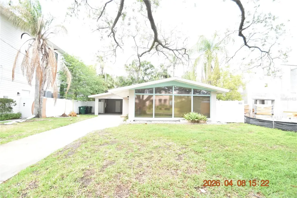 528 Suwanee Circle Tampa FL 33606