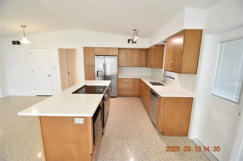 528 Suwanee Circle Tampa FL 33606