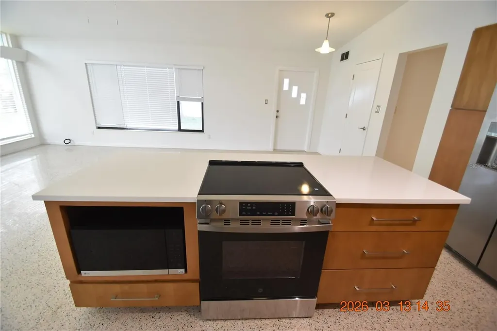 528 Suwanee Circle Tampa FL 33606