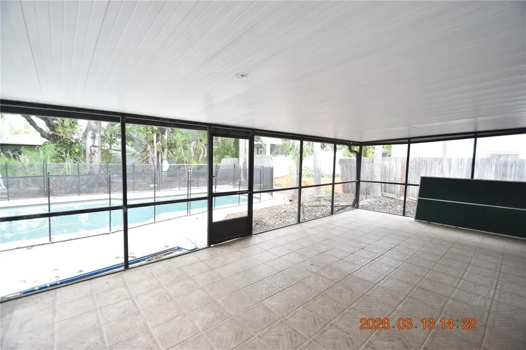 528 Suwanee Circle Tampa FL 33606