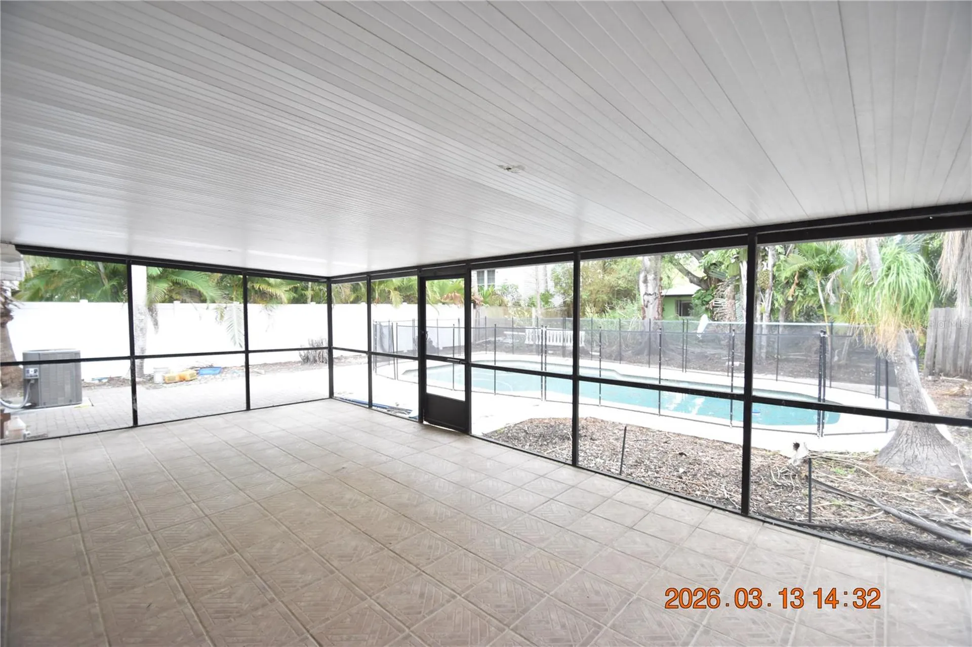 528 Suwanee Circle Tampa FL 33606