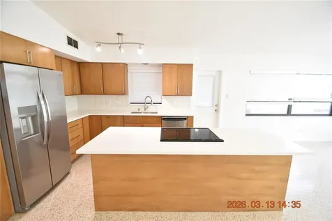 528 Suwanee Circle Tampa FL 33606