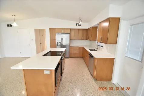 528 Suwanee Circle Tampa FL 33606