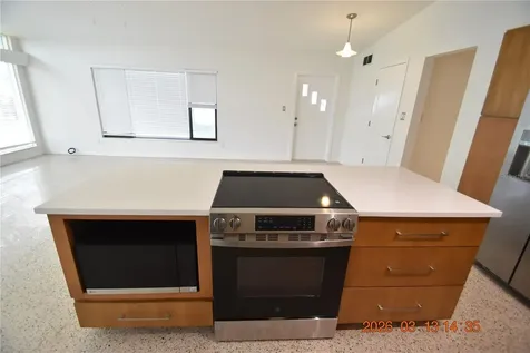 528 Suwanee Circle Tampa FL 33606