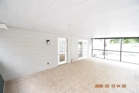 528 Suwanee Circle Tampa FL 33606