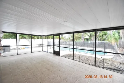 528 Suwanee Circle Tampa FL 33606