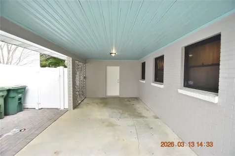 528 Suwanee Circle Tampa FL 33606