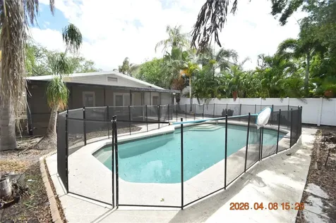 528 Suwanee Circle Tampa FL 33606