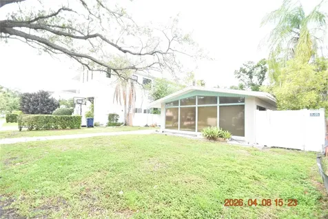 528 Suwanee Circle Tampa FL 33606