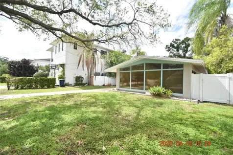 528 Suwanee Circle Tampa FL 33606