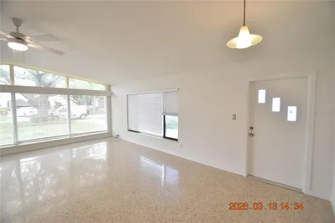 528 Suwanee Circle Tampa FL 33606