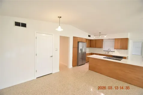 528 Suwanee Circle Tampa FL 33606