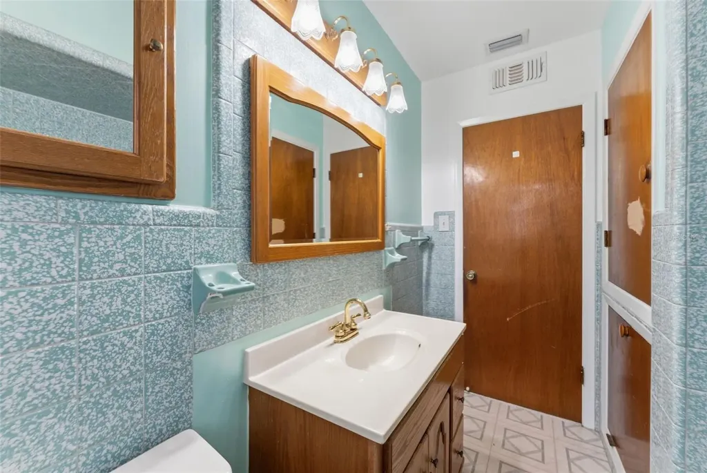 2711 W Heiter Street Tampa FL 33607