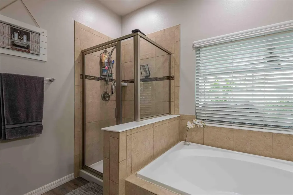 2814 Maple Brook Loop Lutz FL 33558