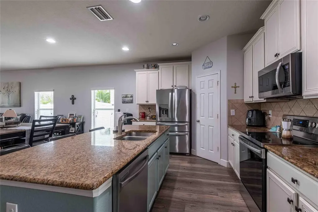 2814 Maple Brook Loop Lutz FL 33558