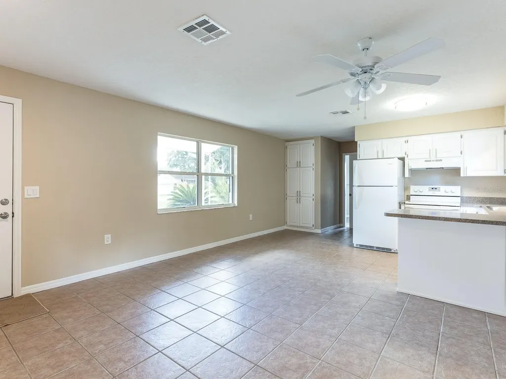 1314 Cr 443 Lake Panasoffkee FL 33538