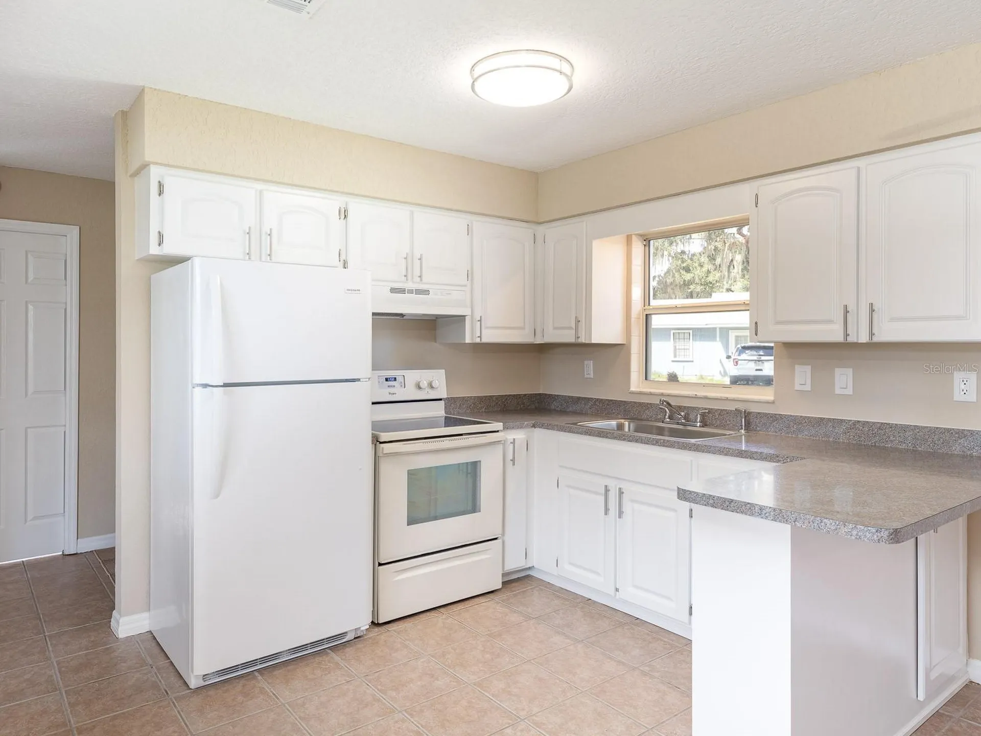 1314 Cr 443 Lake Panasoffkee FL 33538