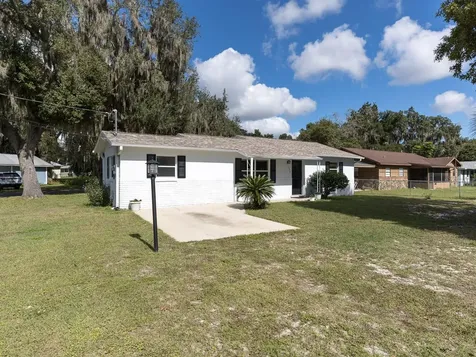 1314 Cr 443 Lake Panasoffkee FL 33538