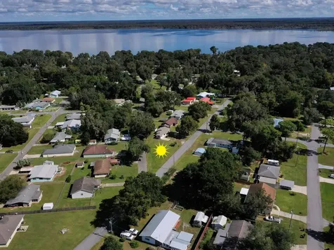 1314 Cr 443 Lake Panasoffkee FL 33538