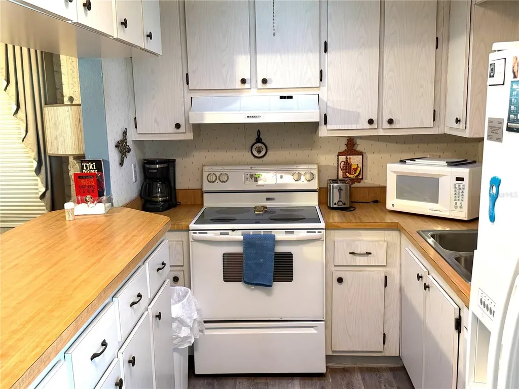390 301 Boulevard W Bradenton FL 34205
