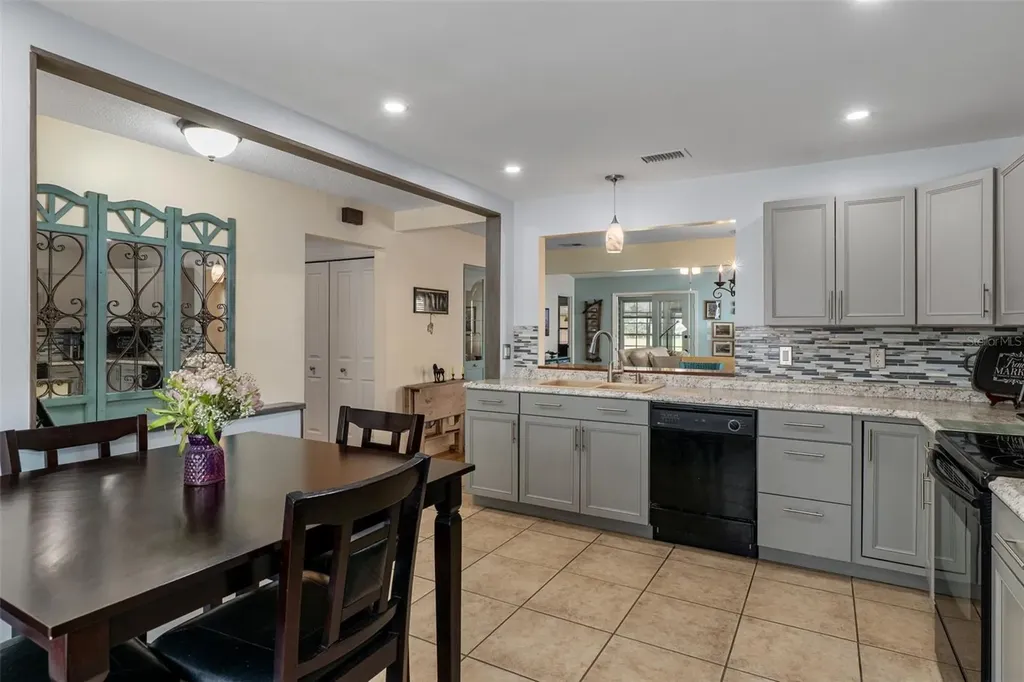 35120 Whispering Oaks Boulevard Dade City FL 33523