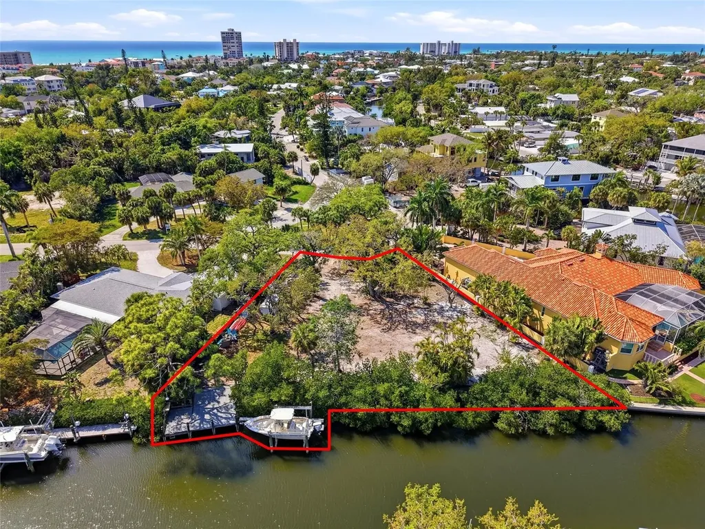 114 Island Circle Sarasota FL 34242